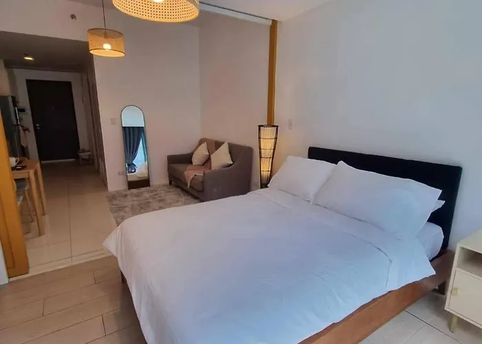 Comforting Luxurious 1-br In Uptown Bgc With Pool Apartment