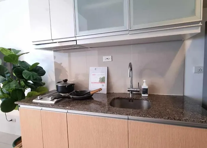 Comforting Luxurious 1-br In Uptown Bgc With Pool Apartment