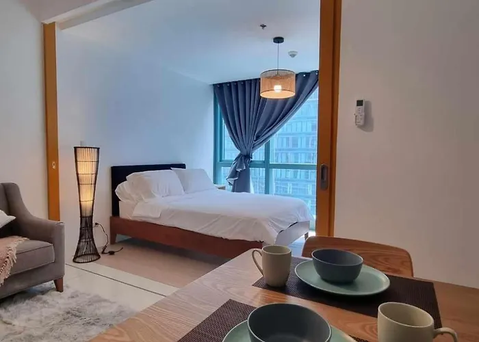 Comforting Luxurious 1-br In Uptown Bgc With Pool Apartment *