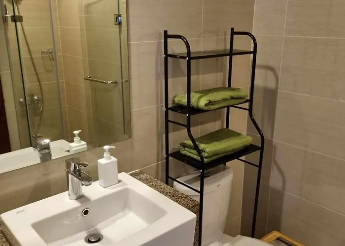 Comforting Luxurious 1-br In Uptown Bgc With Pool Apartment Manila