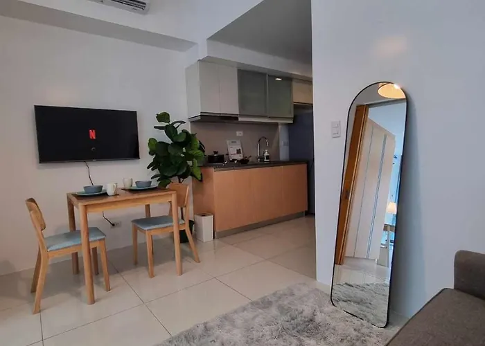 Comforting Luxurious 1-br In Uptown Bgc With Pool Apartment *