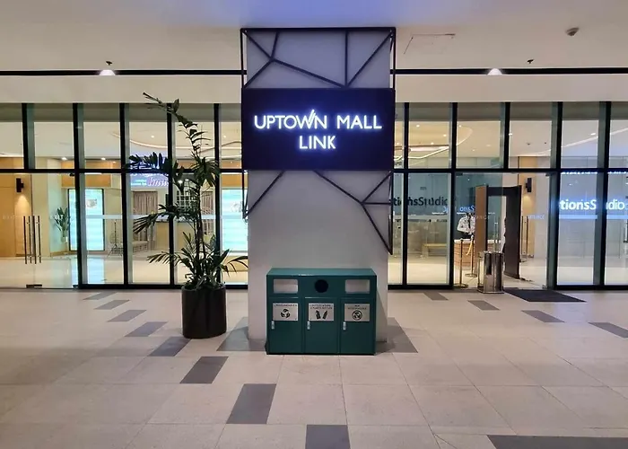 Comforting Luxurious 1-br In Uptown Bgc With Pool Apartment