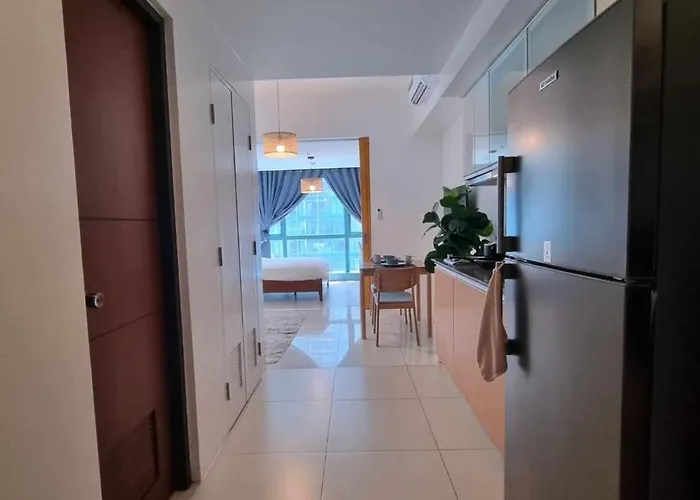 Apartment Comforting Luxurious 1-br In Uptown Bgc With Pool Manila