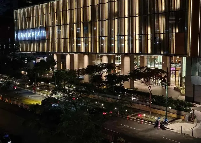 Comforting Luxurious 1-br In Uptown Bgc With Pool Apartment