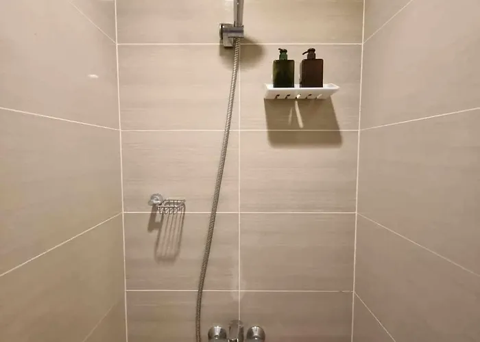 Apartment Comforting Luxurious 1-br In Uptown Bgc With Pool Manila